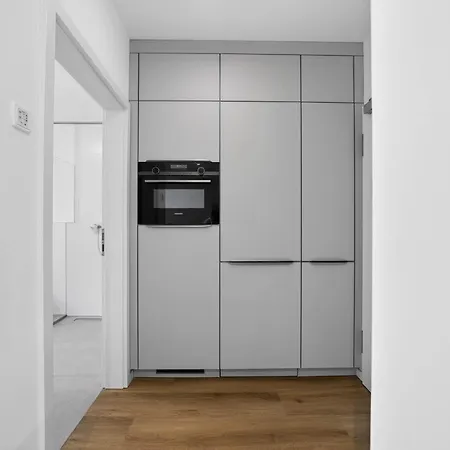 Maximin - Upscale Near Porta Nigra Apartment